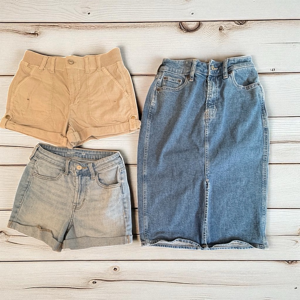 Great Group Of Junior Size 0 Shorts and Skirt